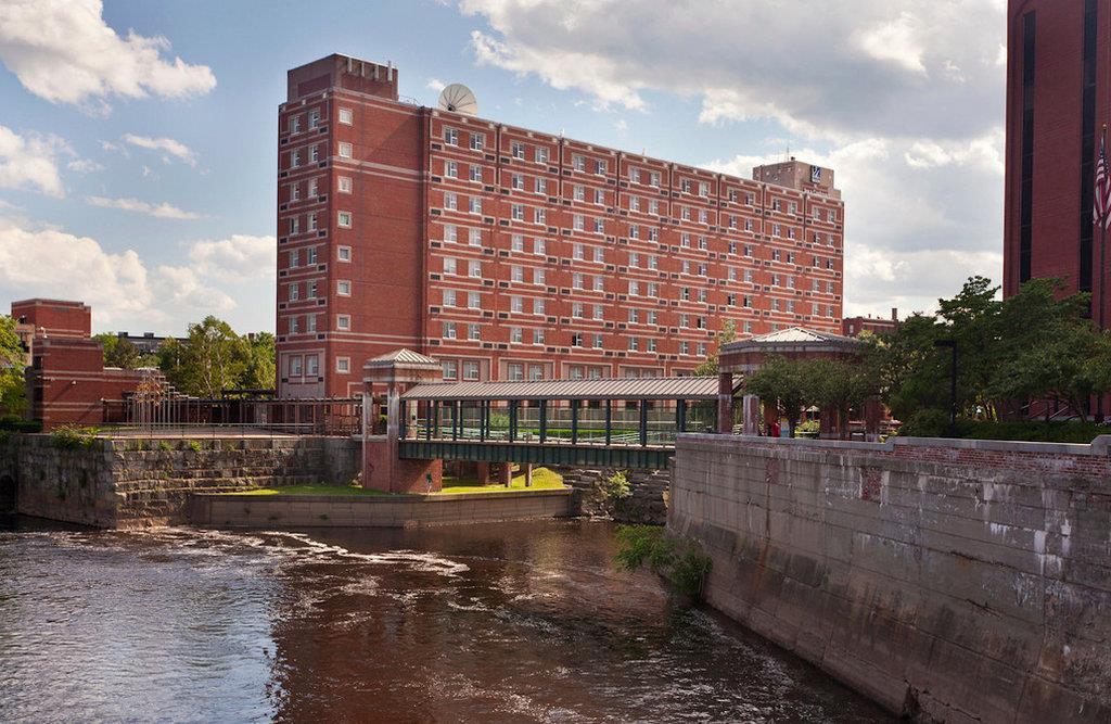 Umass Lowell Inn And Conference Center Exterior photo